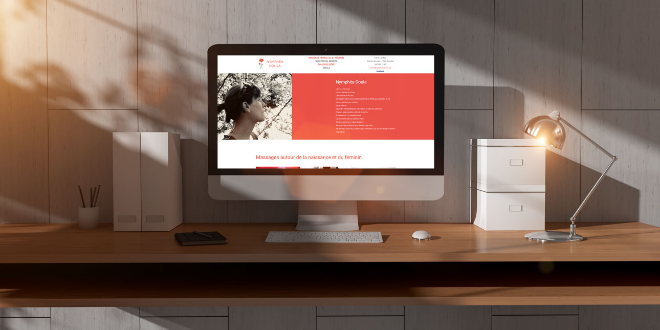 Site de Nymphéa Doula, accompagnante à la naissance à Bruxelles, affiché sur un écran d'ordinateur